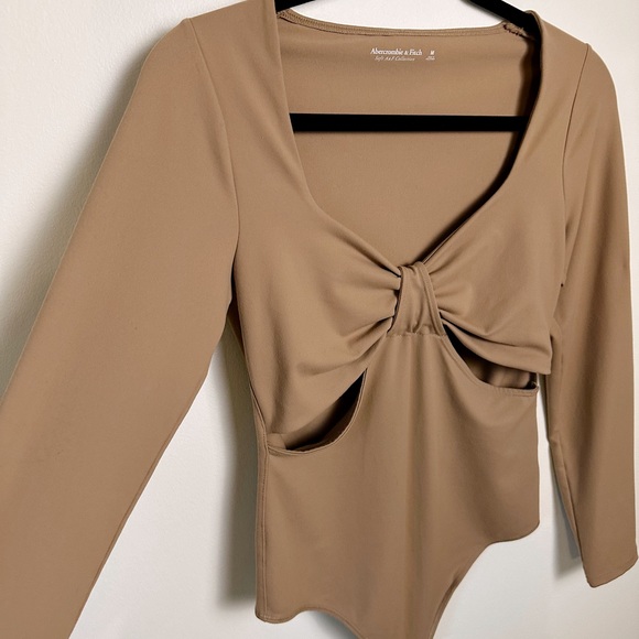 Abercrombie Double Layered Seamless Fabric Cutout Bodysuit, Medium - Picture 4 of 6